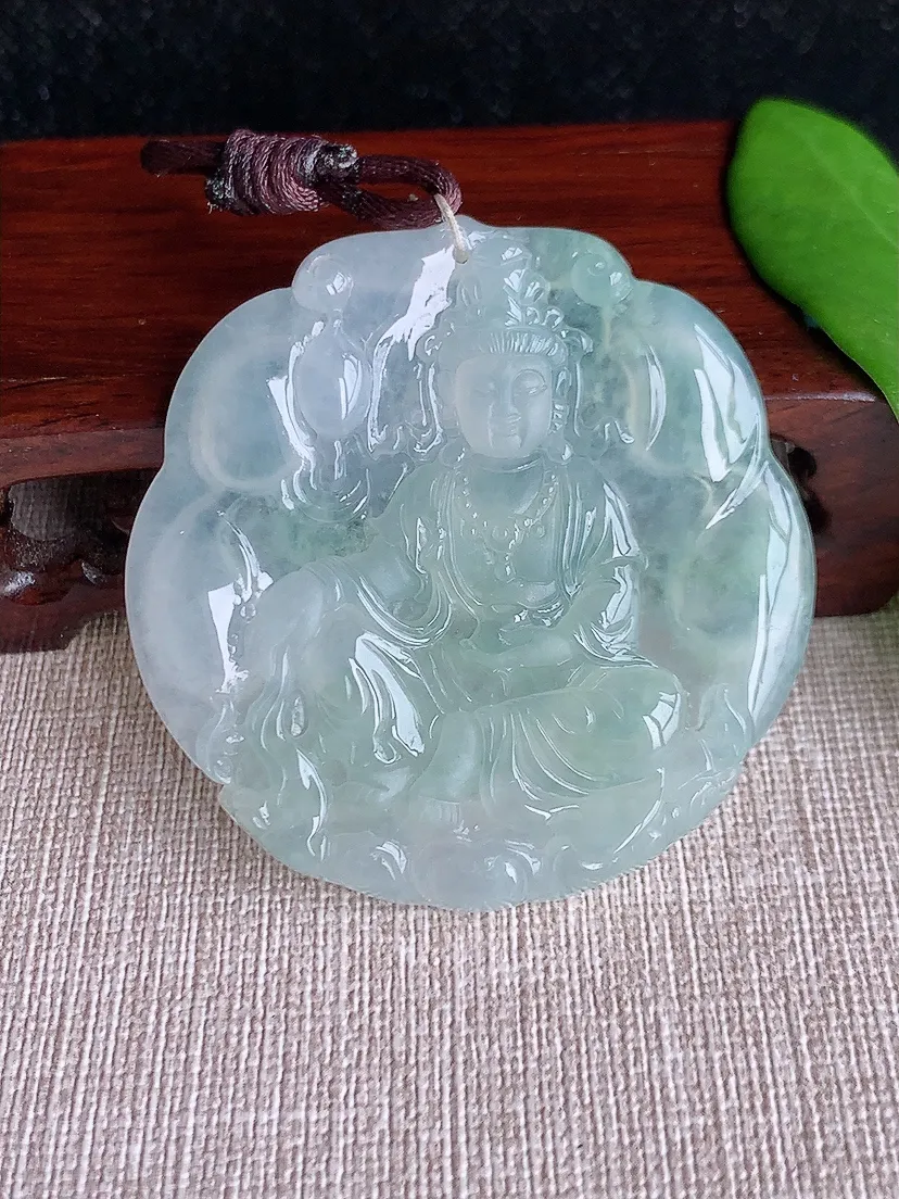 天然A货翡翠晴水自在观音吊坠尺寸52.3×51.2×5.6m量28.16g 0712