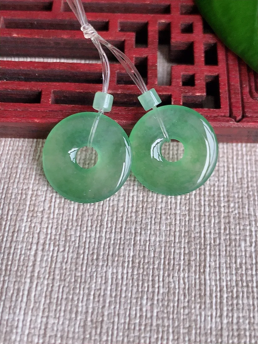 天然A货翡翠满绿平安环吊坠一对尺寸15.7×2.3m量2.94g 0712