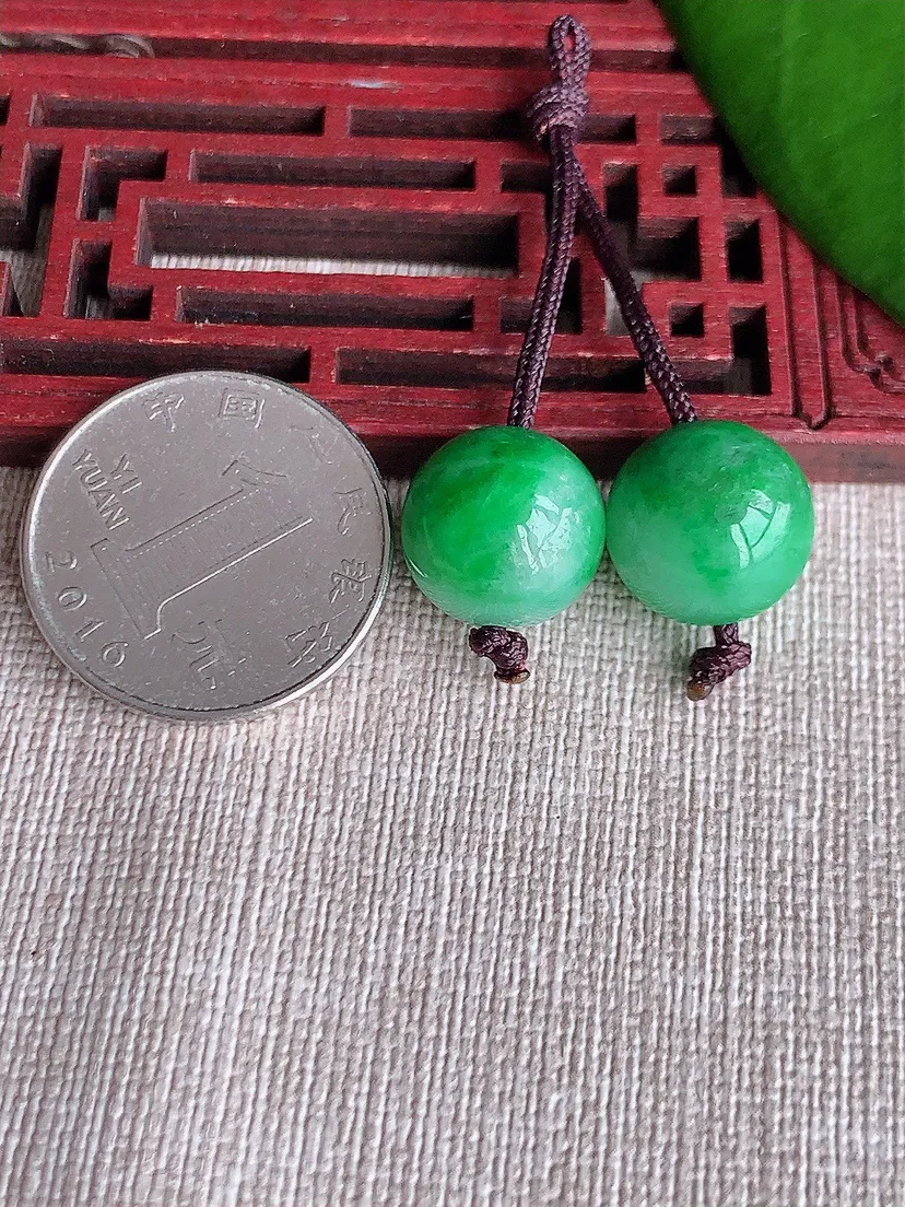 天然A货翡翠冰润飘绿圆珠转运珠吊坠一对尺寸13.6m量9.25g 0712