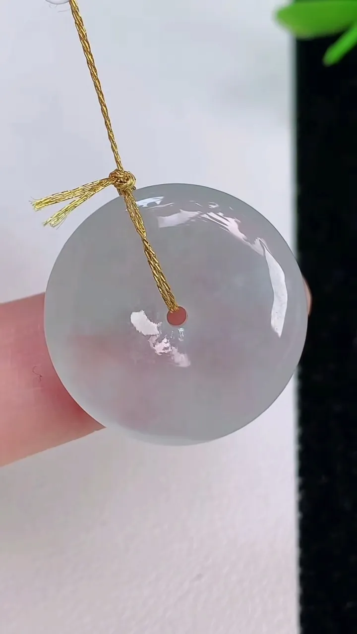 天然A货翡翠平安扣吊坠，尺寸21.6-5，重量:5.00g
7月13日