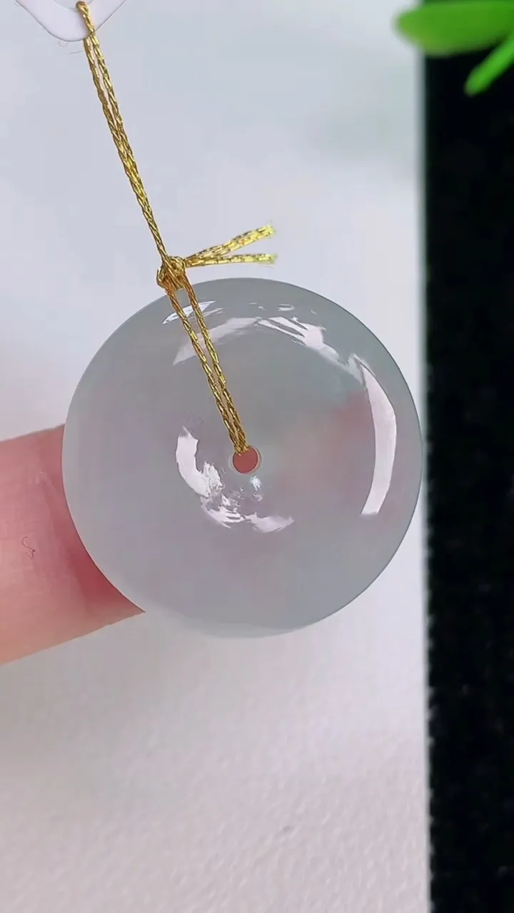 天然A货翡翠平安扣吊坠，尺寸21.6-5，重量:5.00g
7月13日
