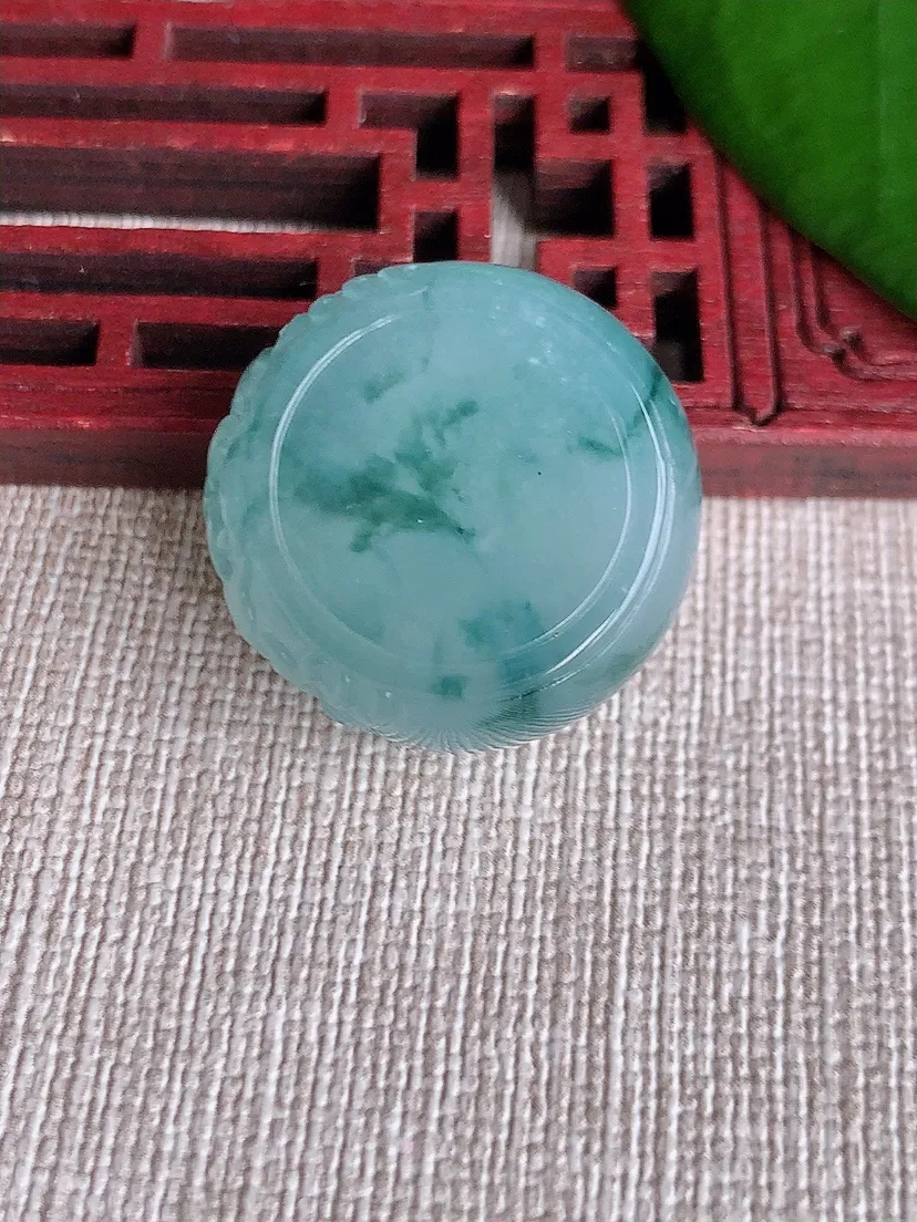 天然A货翡翠飘花仿古瑞兽无事件尺寸24×12.3m量17.35g 0712