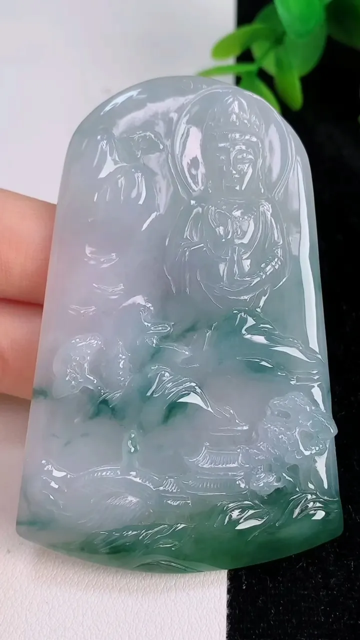 天然A货翡翠飘花山水观音菩萨吊坠，尺寸73.5-48-5.6，重:38.84g
7月13日