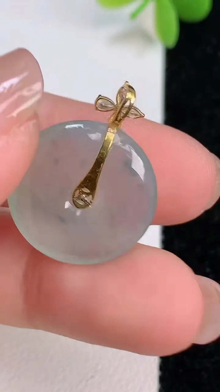 天然A货翡翠平安扣吊坠，尺寸18.7-4，重量:3.08g
7月13日