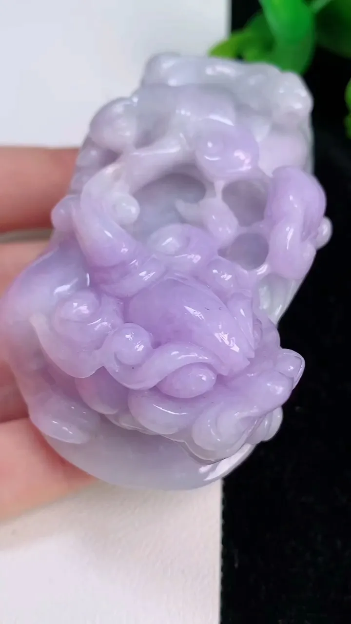 天然A货翡翠紫罗兰貔貅小摆件，尺寸78-45-32 ，重:184.86g
7月13日