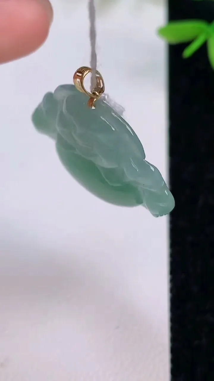天然A货翡翠佛公吊坠，尺寸25.5-29.7-5.6，重量:6.35g
7月13日