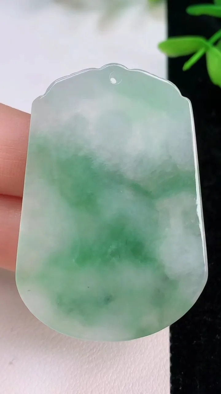 天然A货翡翠麒麟吊坠，尺寸58.3-34-5.5，重量:15.58g
7月13日