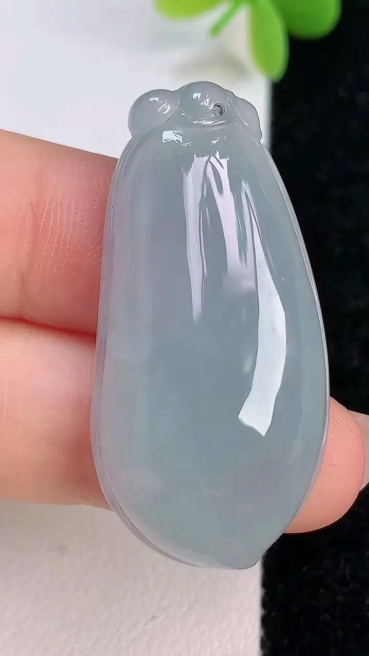 天然A货翡翠飘花福瓜吊坠，尺寸39-19.6-7，重:10.10g
7月13日