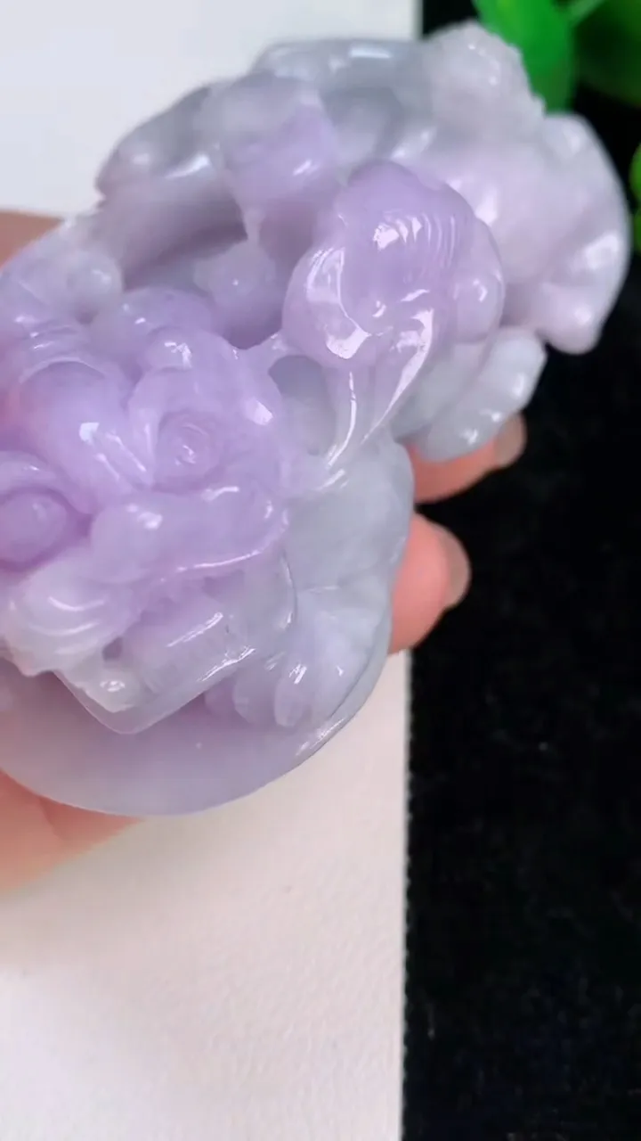 天然A货翡翠紫罗兰貔貅小摆件，尺寸78-45-32 ，重:184.86g
7月13日
