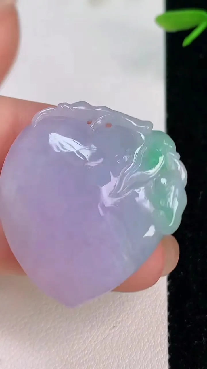 天然A货翡翠春带彩紫罗兰寿桃吊坠，尺寸33.4-30.8-8.2，重量:14.73g
7月13日