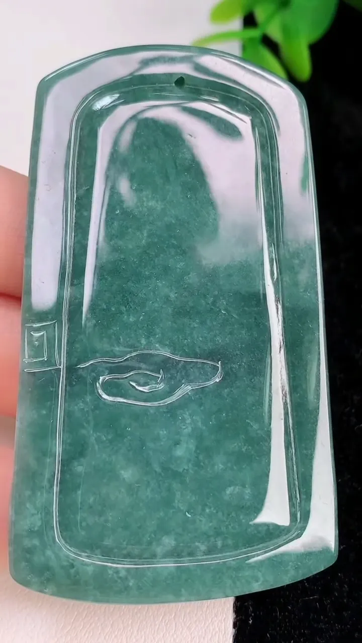 天然A货翡翠蓝水山水观音菩萨吊坠，尺寸68.5-40-6.5，重:40.73g
7月13日