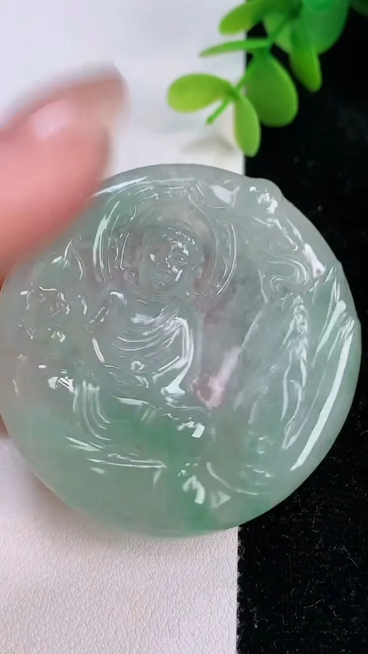 天然A货翡翠大日如来吊坠，尺寸51.6-5.6，重:30.40g
7月13日
