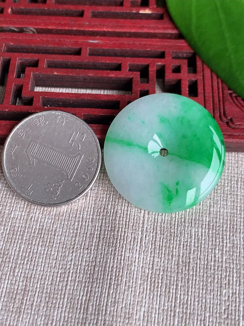 天然A货翡翠飘绿平安扣吊坠尺寸30.2×4.6m量10.00g 0712