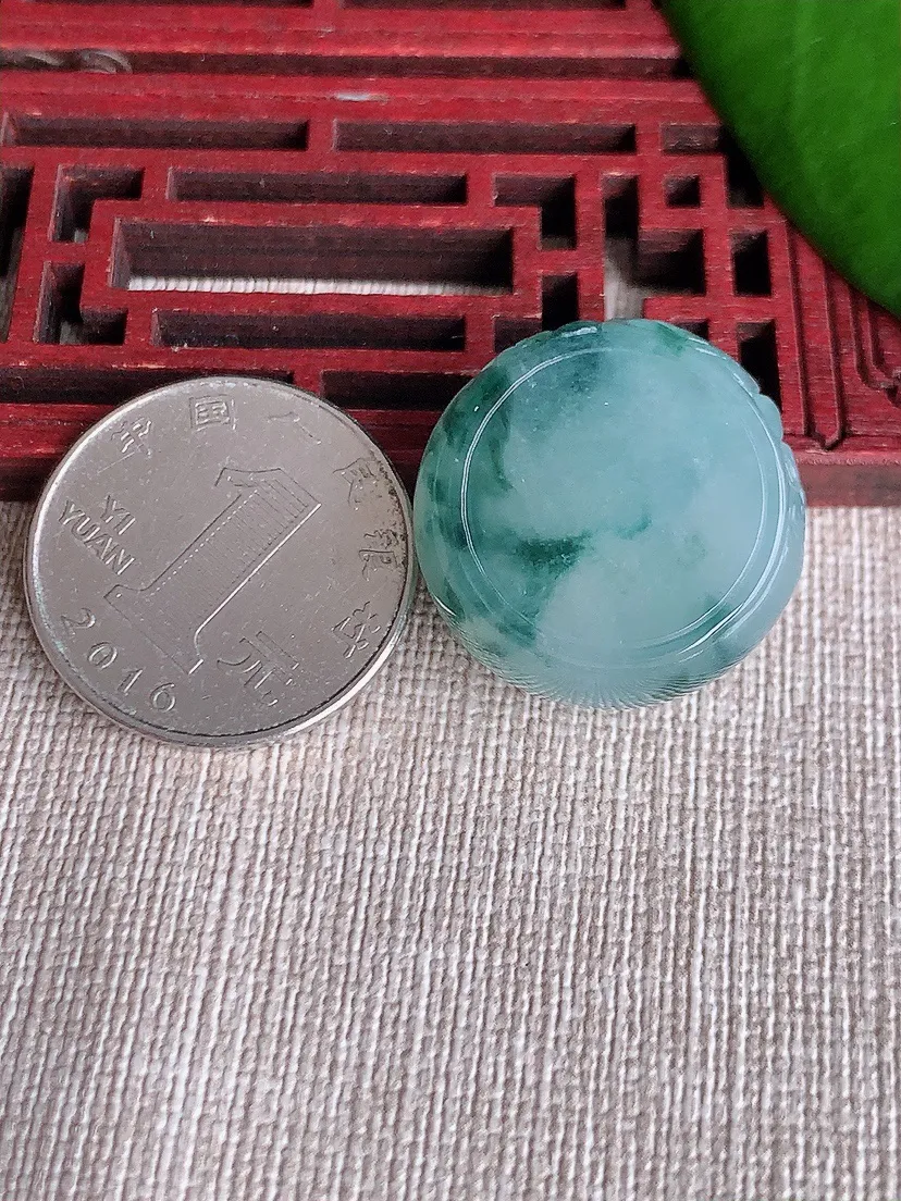 天然A货翡翠飘花仿古瑞兽无事件尺寸24×12.3m量17.35g 0712