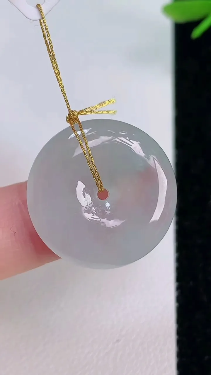 天然A货翡翠平安扣吊坠，尺寸21.6-5，重量:5.00g
7月13日