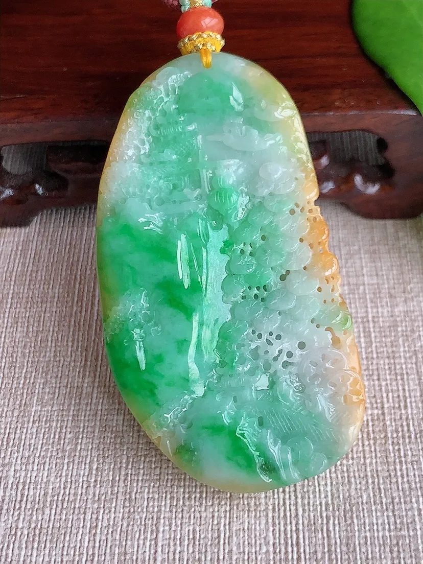 天然A货翡翠冰润黄加绿双彩意境山水牌吊坠 尺寸62.3×34.5×10.5m量55.57g 0712