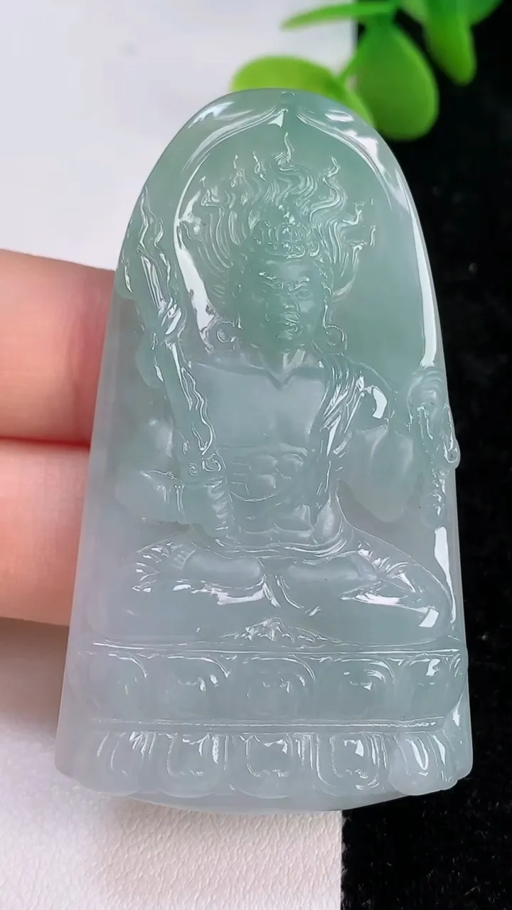 天然A货翡翠不动明王吊坠，尺寸59-33.7-2，重量:21.00g
7月13日