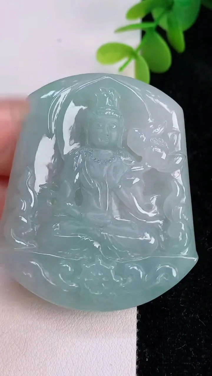 天然A货翡翠大势至观音菩萨吊坠，尺寸55.8-47.6-6.5，重:32.46g
7月13日