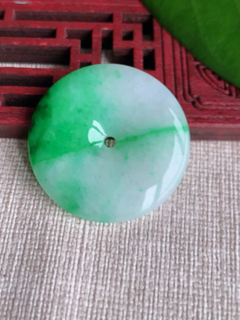 天然A货翡翠飘绿平安扣吊坠尺寸30.2×4.6m量10.00g 0712