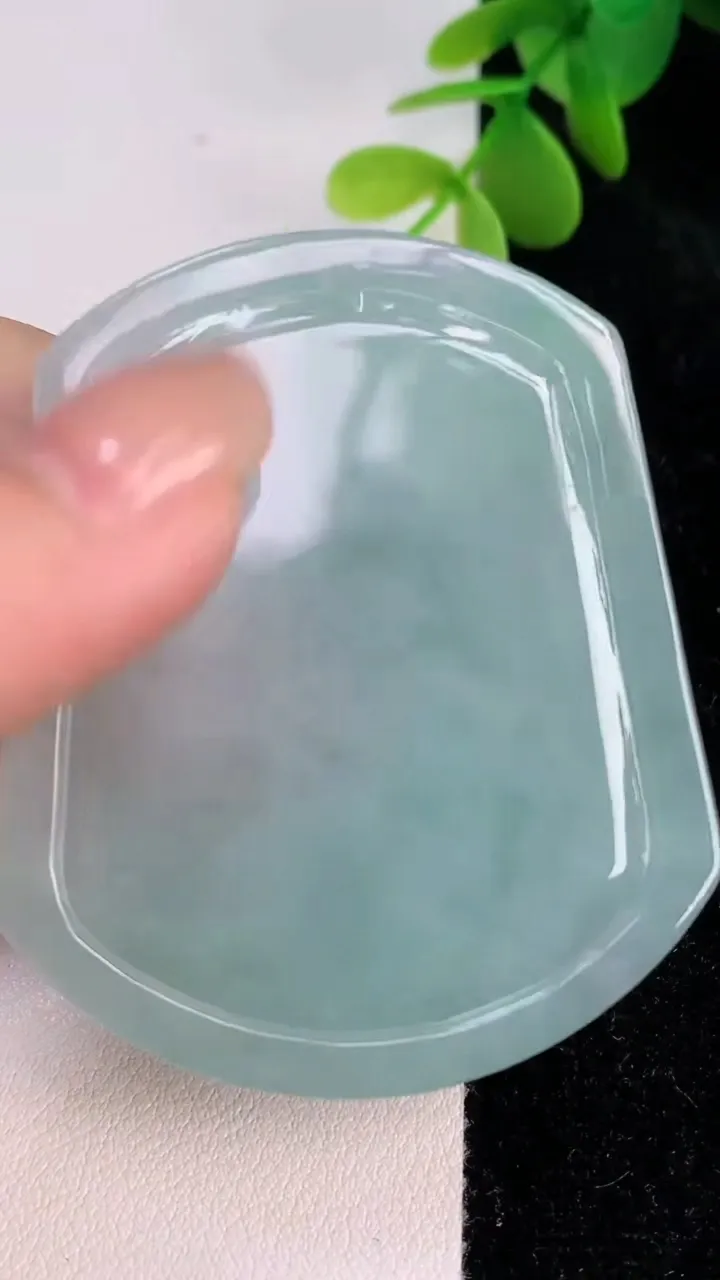 天然A货翡翠大势至观音菩萨吊坠，尺寸55.8-47.6-6.5，重:32.46g
7月13日