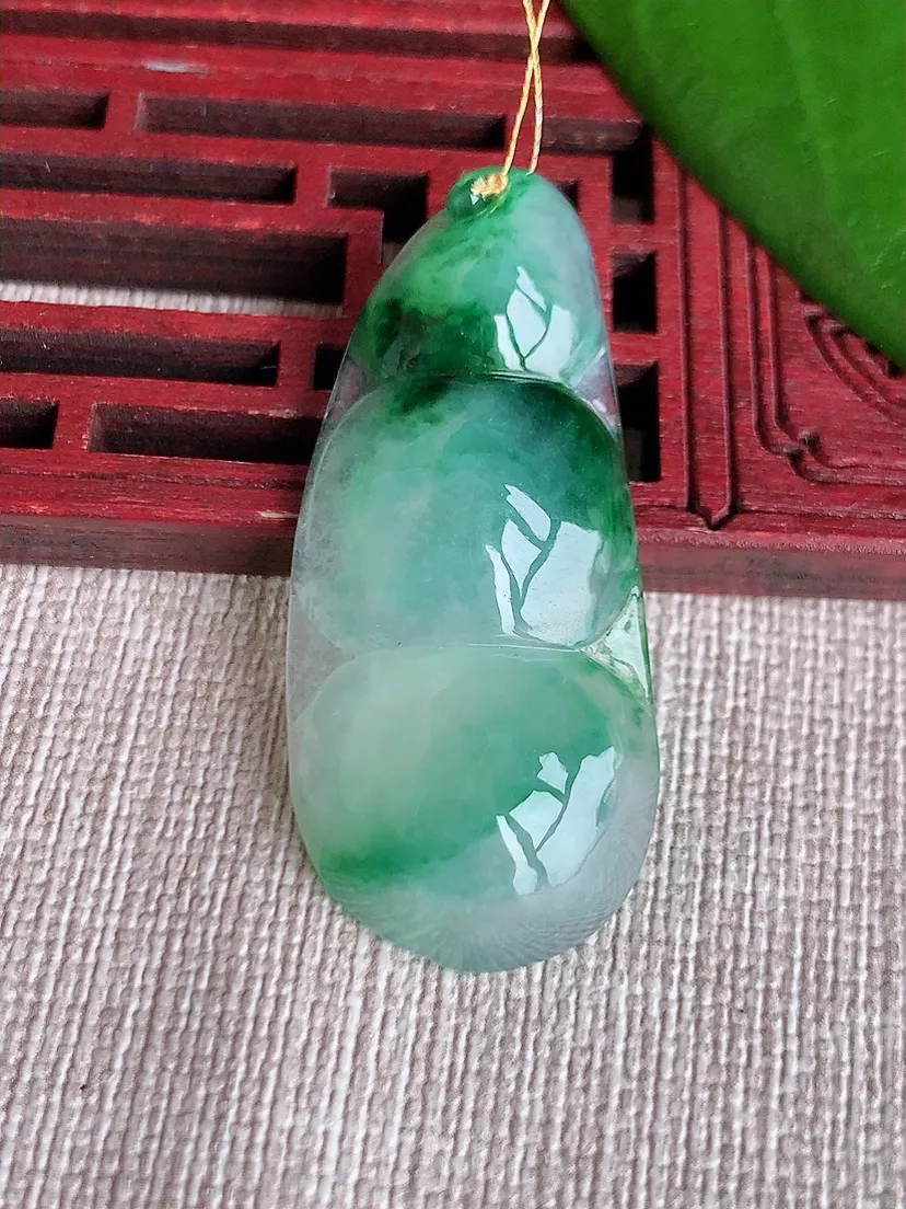 天然A货翡翠飘花四季豆福豆平安豆吊坠 尺寸42.2×18.7×7m量8.15g 0712