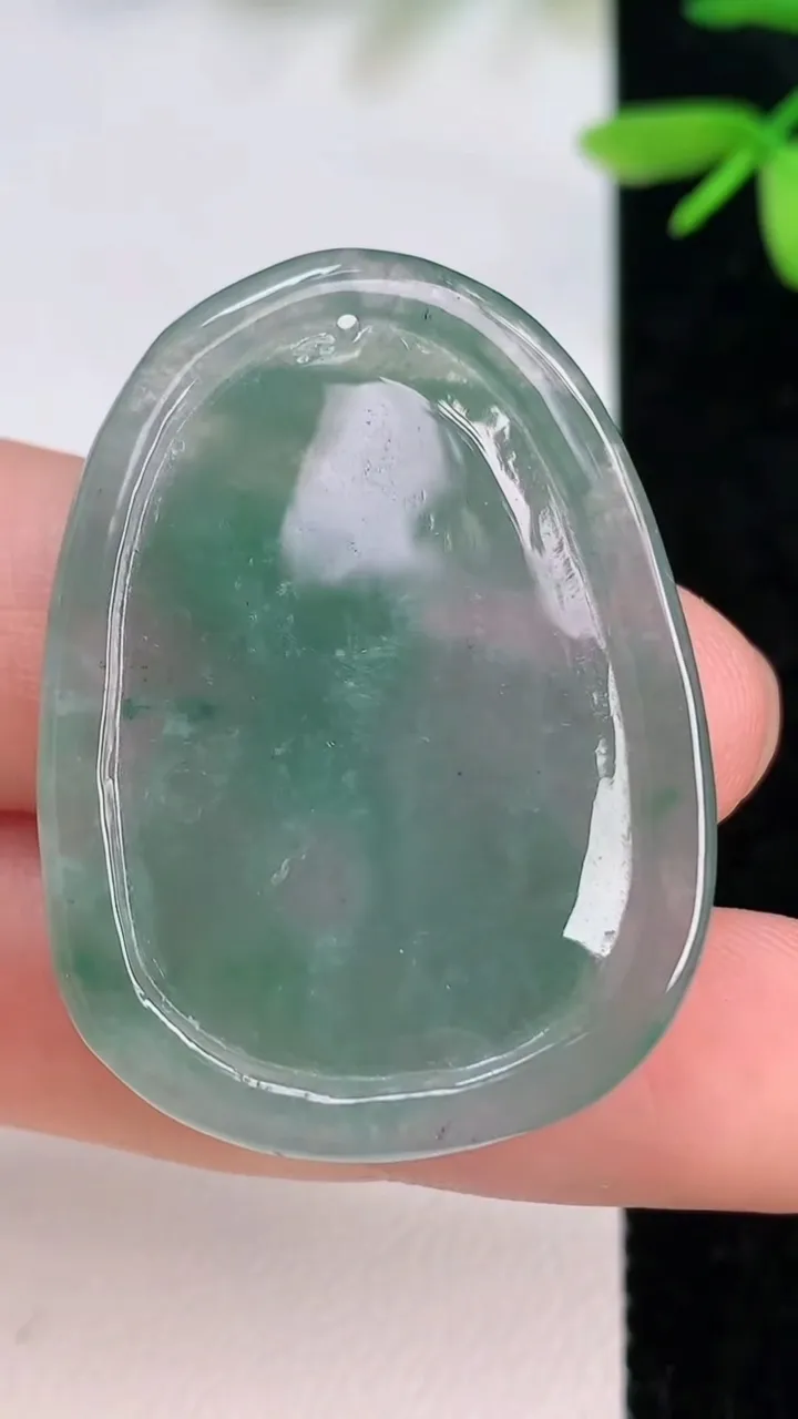 天然A货翡翠生肖蛇吊坠，尺寸37.6-27.6-5.2，重量:10.16g
7月13日