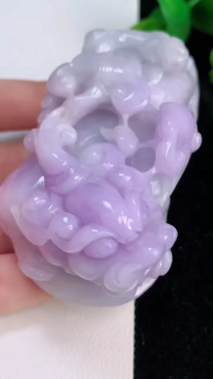天然A货翡翠紫罗兰貔貅小摆件，尺寸78-45-32 ，重:184.86g
7月13日