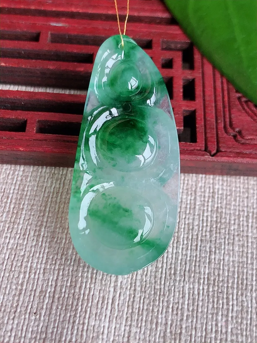 天然A货翡翠飘花四季豆福豆平安豆吊坠 尺寸42.2×18.7×7m量8.15g 0712