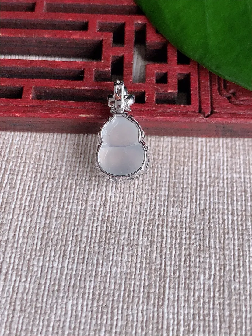 天然A货翡翠18K金伴白月光葫芦吊坠尺寸18.4×12.4×10×6.7m量1.97g 0712