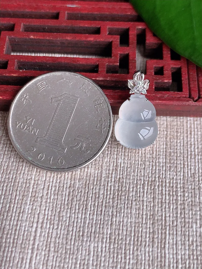 天然A货翡翠18K金伴白月光葫芦吊坠尺寸18.4×12.4×10×6.7m量1.97g 0712