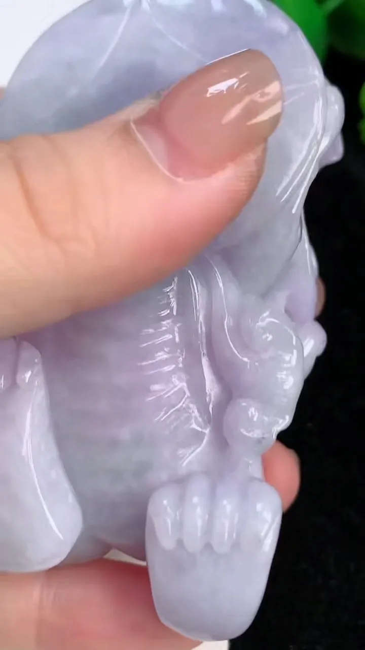 天然A货翡翠紫罗兰貔貅小摆件，尺寸78-45-32 ，重:184.86g
7月13日