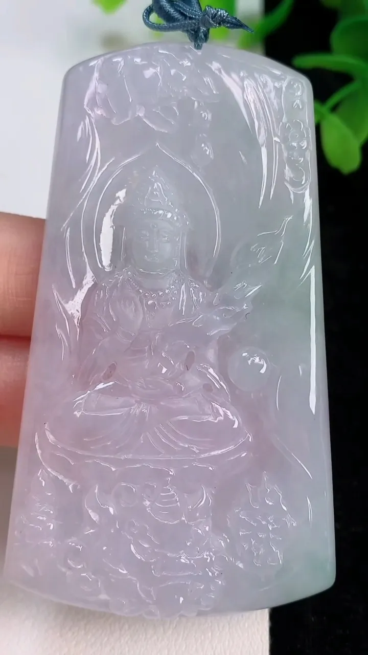 天然A货翡翠文殊菩萨吊坠，尺寸72-41-5.4，重量:37.00g
7月13日