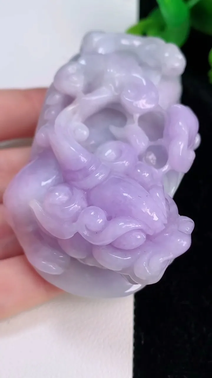 天然A货翡翠紫罗兰貔貅小摆件，尺寸78-45-32 ，重:184.86g
7月13日