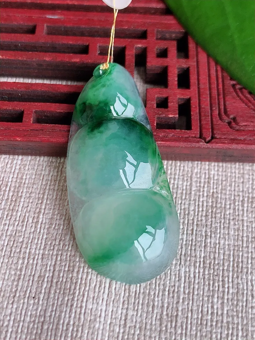 天然A货翡翠飘花四季豆福豆平安豆吊坠 尺寸42.2×18.7×7m量8.15g 0712
