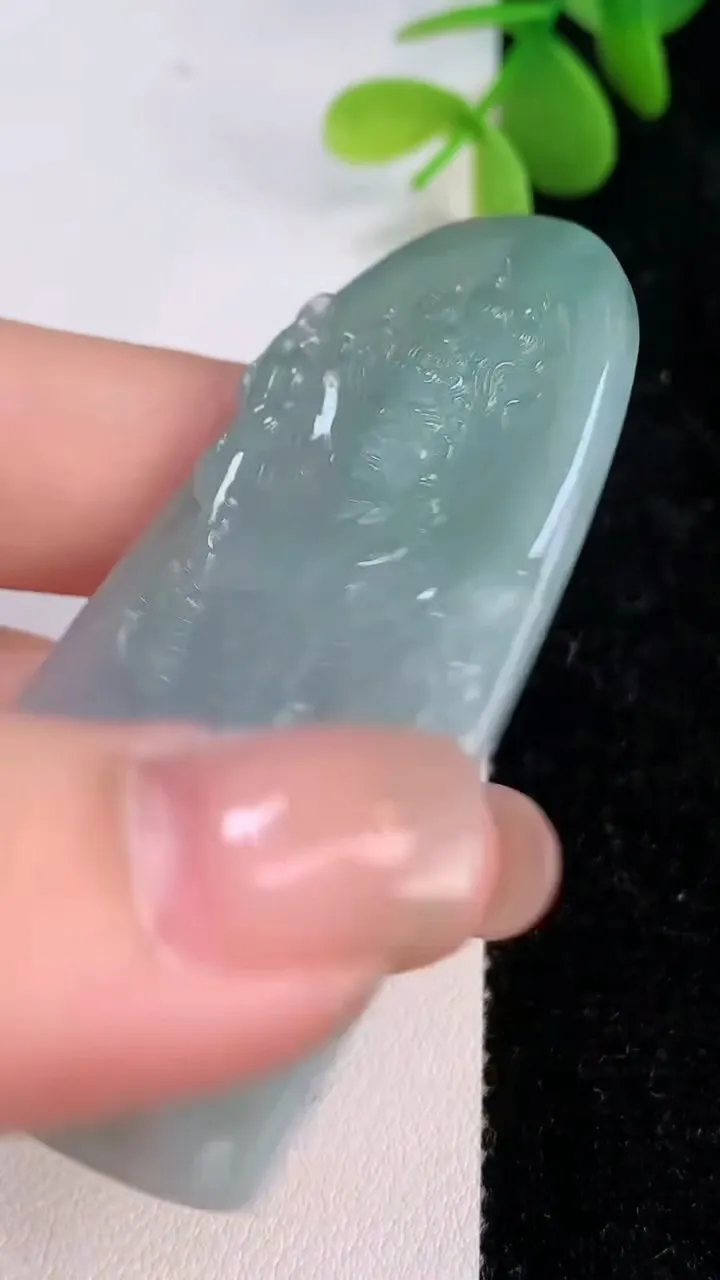 天然A货翡翠不动明王吊坠，尺寸59-33.7-2，重量:21.00g
7月13日