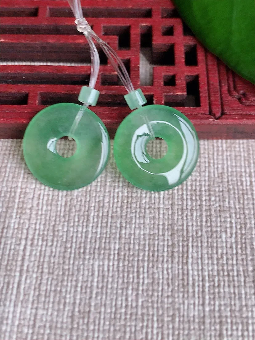 天然A货翡翠满绿平安环吊坠一对尺寸15.7×2.3m量2.94g 0712