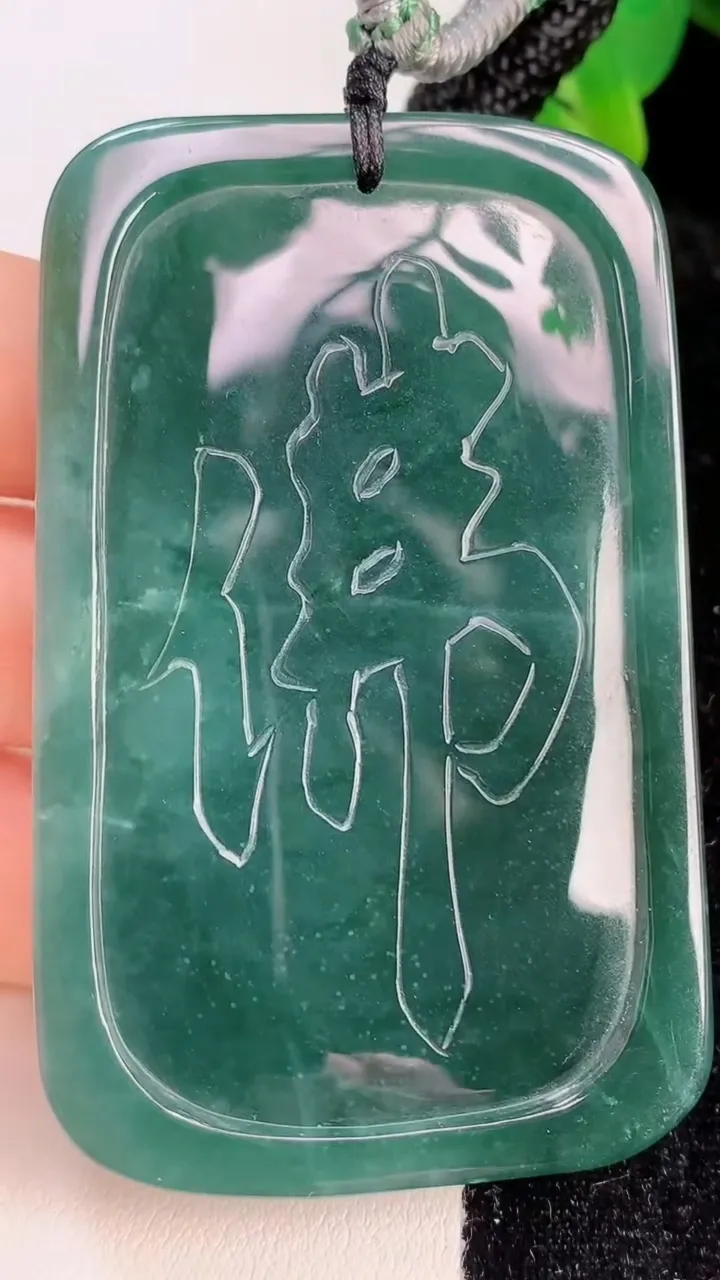 天然A货翡翠蓝水大势至菩萨吊坠，尺寸69.3-37.8-9.2，重:56.73g
7月13日