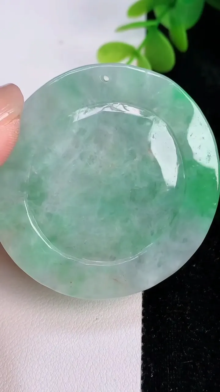 天然A货翡翠年年有余吊坠，尺寸50.8-15，重:62.69g
7月13日
