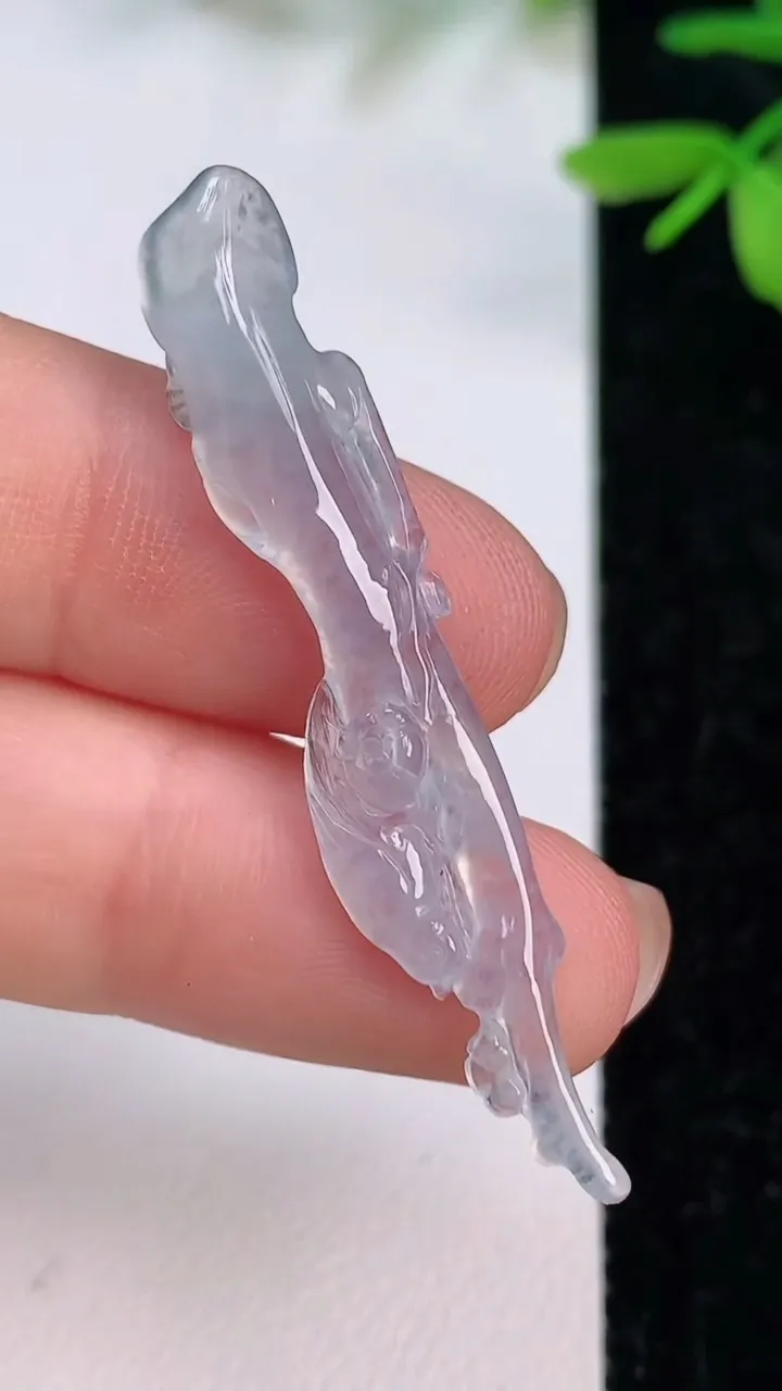 天然A货翡翠冰种一鸣惊人吊坠，尺寸47.7-6-4，重量:2.48g
7月13日