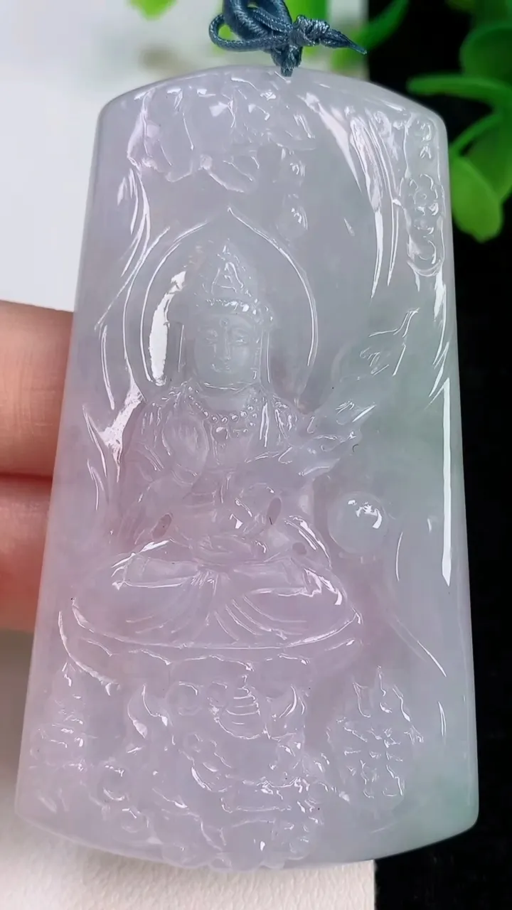 天然A货翡翠文殊菩萨吊坠，尺寸72-41-5.4，重量:37.00g
7月13日