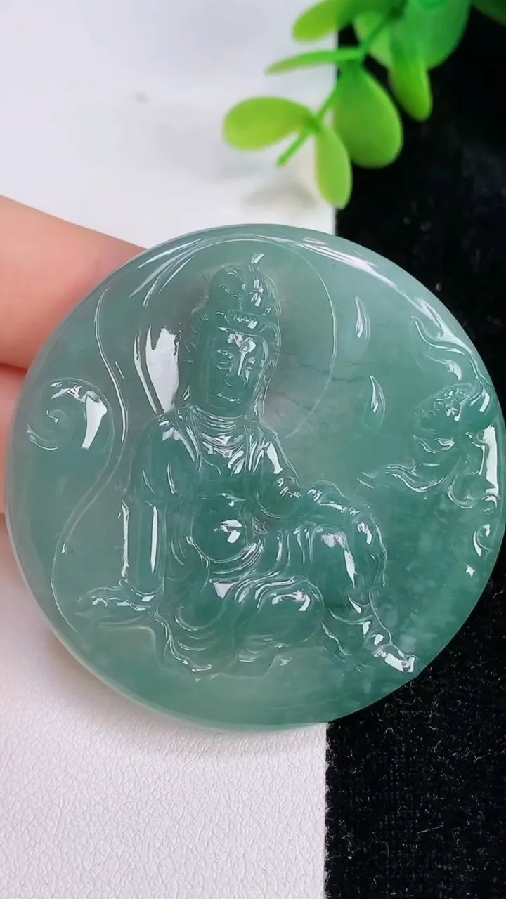 天然A货翡翠蓝水观音菩萨吊坠，尺寸52-4.3，重:20.84g
7月13日