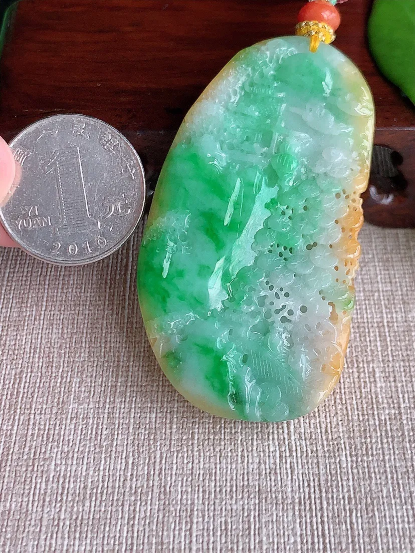 天然A货翡翠冰润黄加绿双彩意境山水牌吊坠 尺寸62.3×34.5×10.5m量55.57g 0712