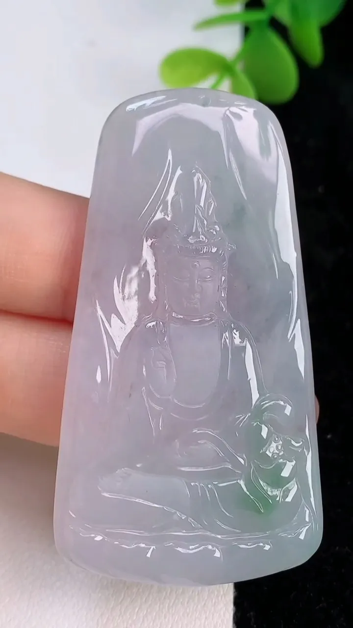 天然A货翡翠大势至菩萨吊坠，尺寸57-31-4.6，重量:18.40g
7月13日