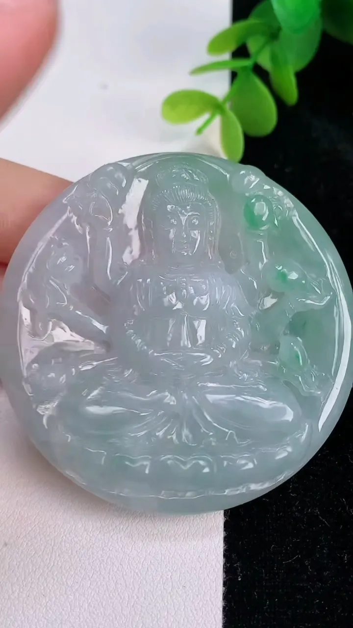 天然A货翡翠千手观音吊坠，尺寸57-8，重:49.53g
7月13日