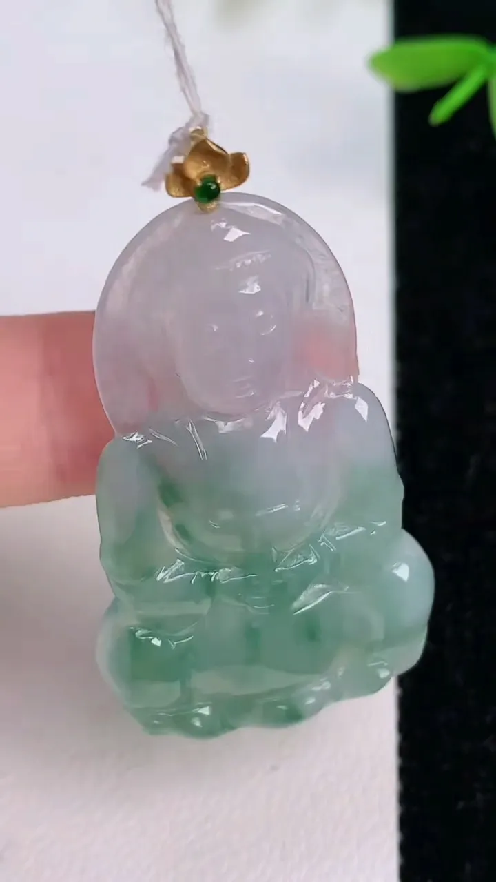 天然A货翡翠观音菩萨吊坠，尺寸43.3-26.4-4，重量:7.55g
7月13日