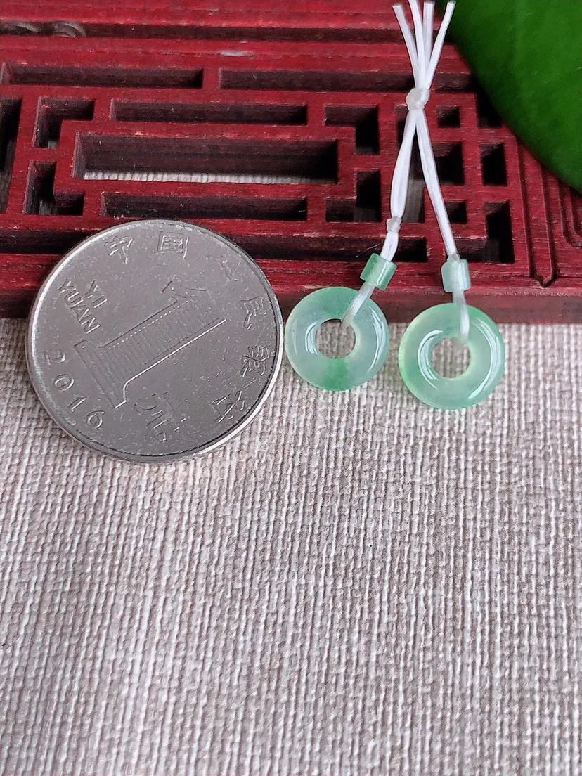 天然A货翡翠晴绿平安环吊坠一对尺寸10.4×2m量1.07g 0712
