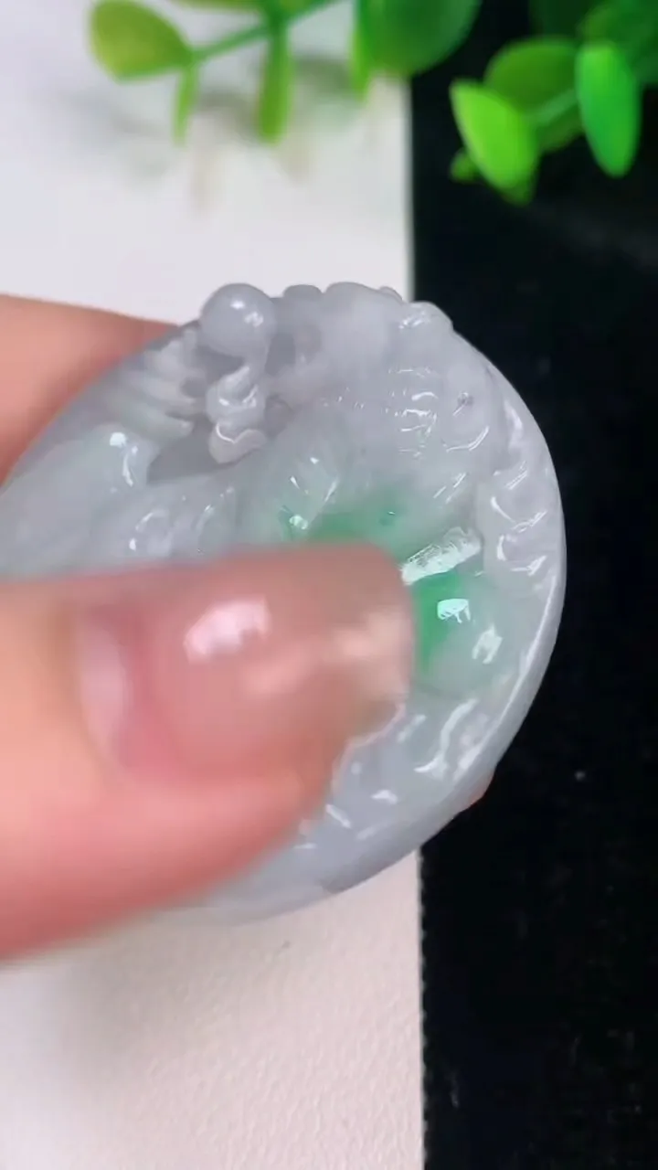 天然A货翡翠生肖虎吊坠，尺寸43.2-40-7.8，重量:28.31g
7月14日