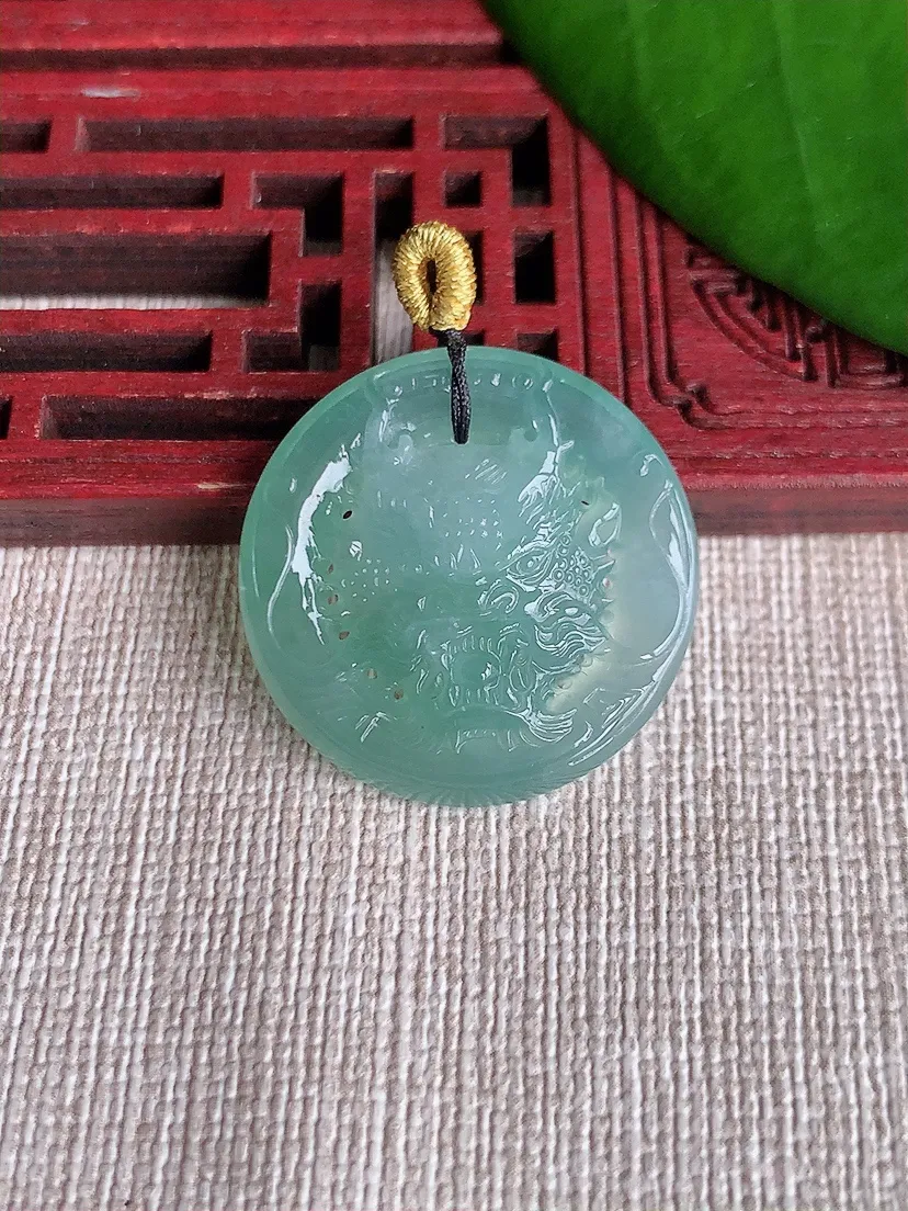 天然A货翡翠晴水龙头吊坠尺寸25.6×5.7m量6.78g 0713
