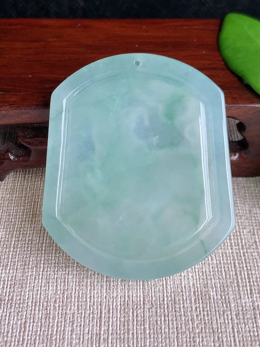 天然A货翡翠晴水生肖牛吊坠尺寸51×43.2×5.5m量26.90g 0713