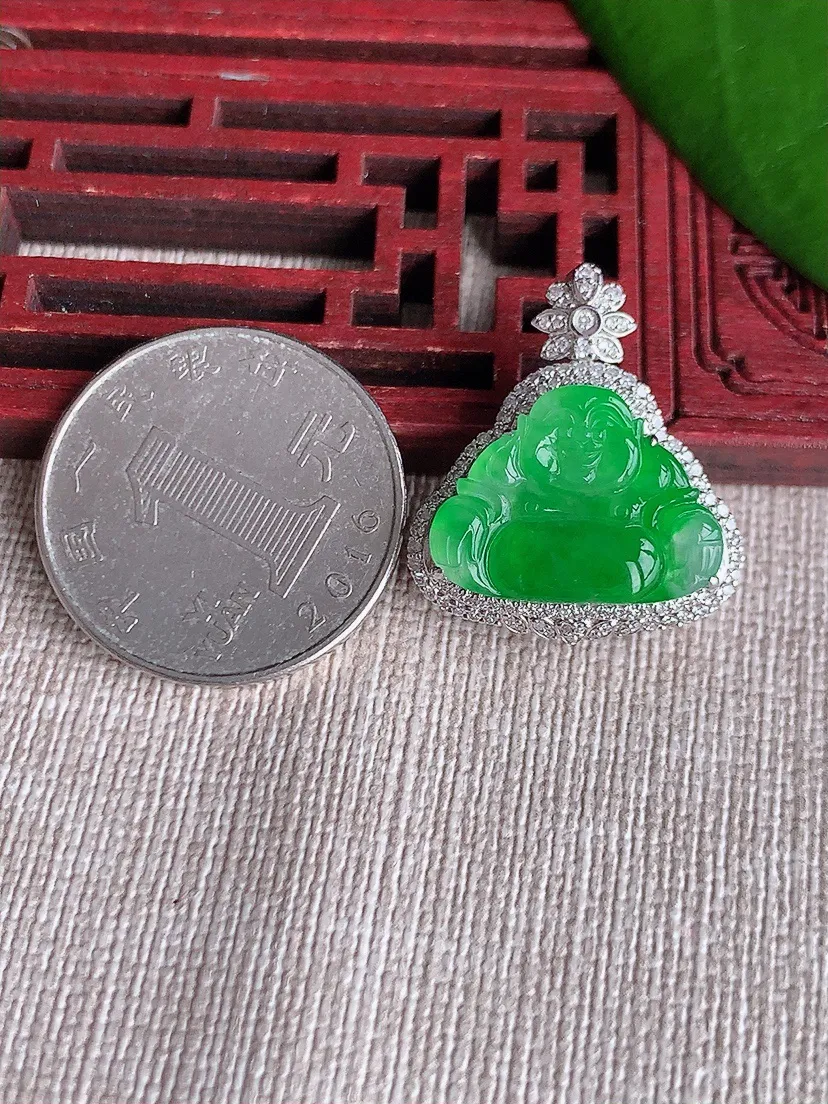 天然A货翡翠18K金伴阳绿佛公吊坠尺寸25×21.8×8.6裸石13.6×18.5m量4.84g 0713